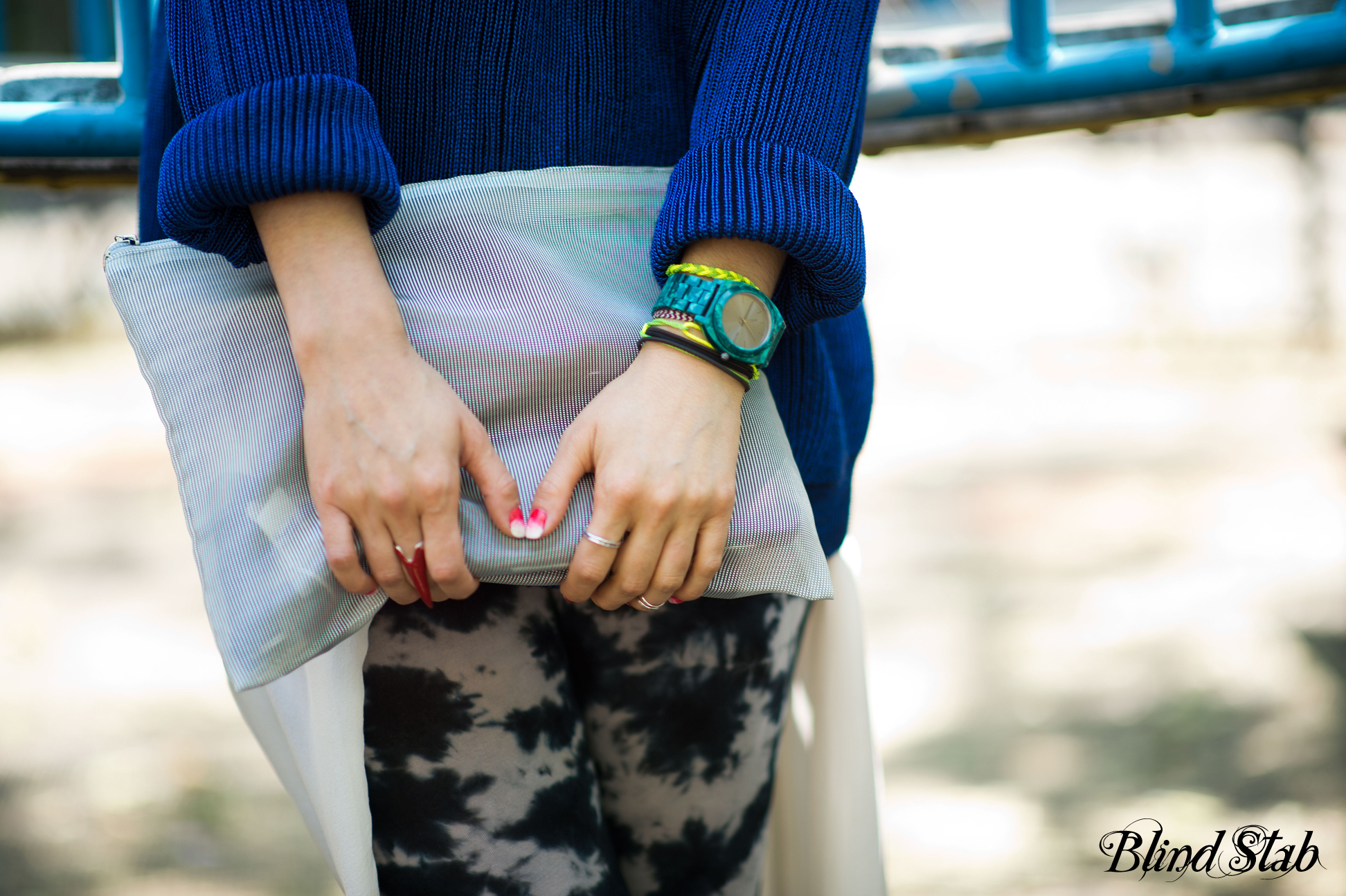 Streetstyle-Blue-Sweater-Nixon-Watch