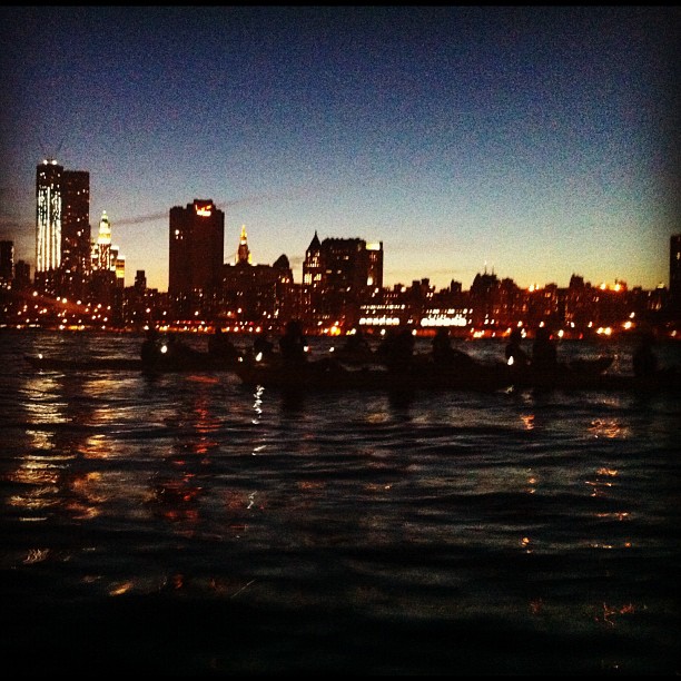 Instagram-Kayak-New-York-Night