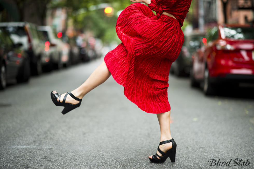 Red-Dress-Blogger-Streetstyle-Ideal-Curvy-Woman