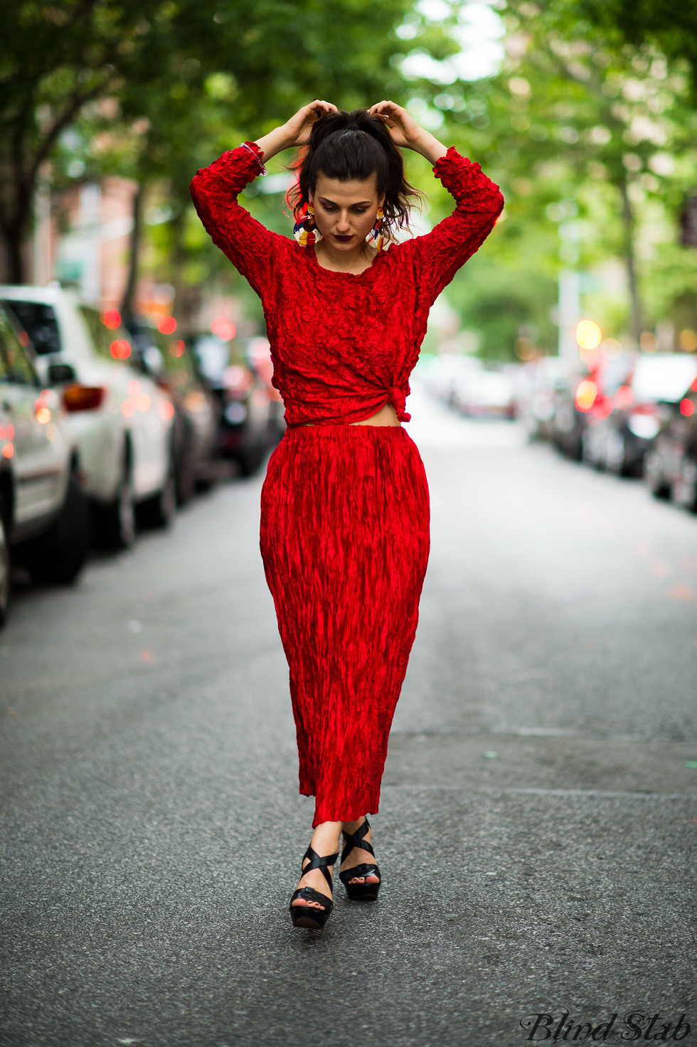 Red-Dress-Blogger-Streetstyle-Ideal-Curvy-Woman