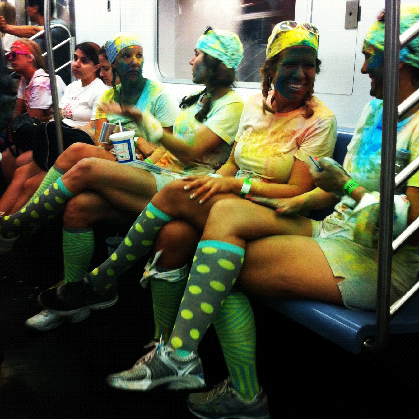 Metro-Paint-Crazy-People-Train