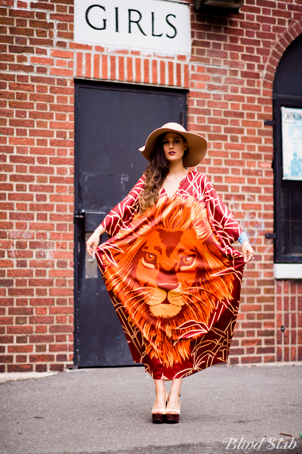 Blogger-Streetstyle-Tribal-Wide-Hat