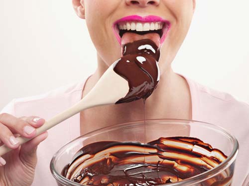 Woman-Pink-Lipstick-Chocolate-Spoon