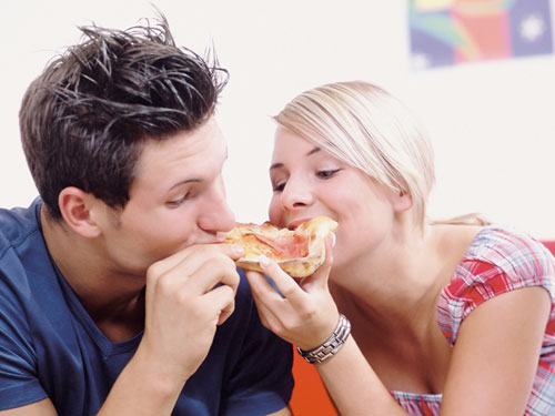 Man-Woman-Sharing-Food-Picture