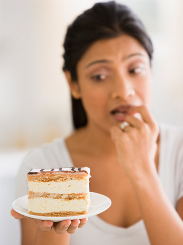 Woman-Cake-Diet-Will-Power