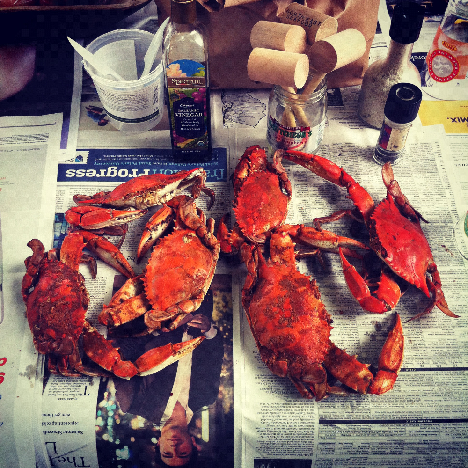 Crab-Maryland-Shuck-Shucking