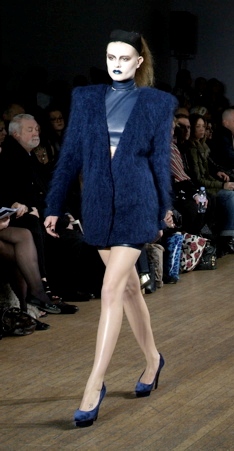 Fall-Winter-Blue-Lipstick-Runway