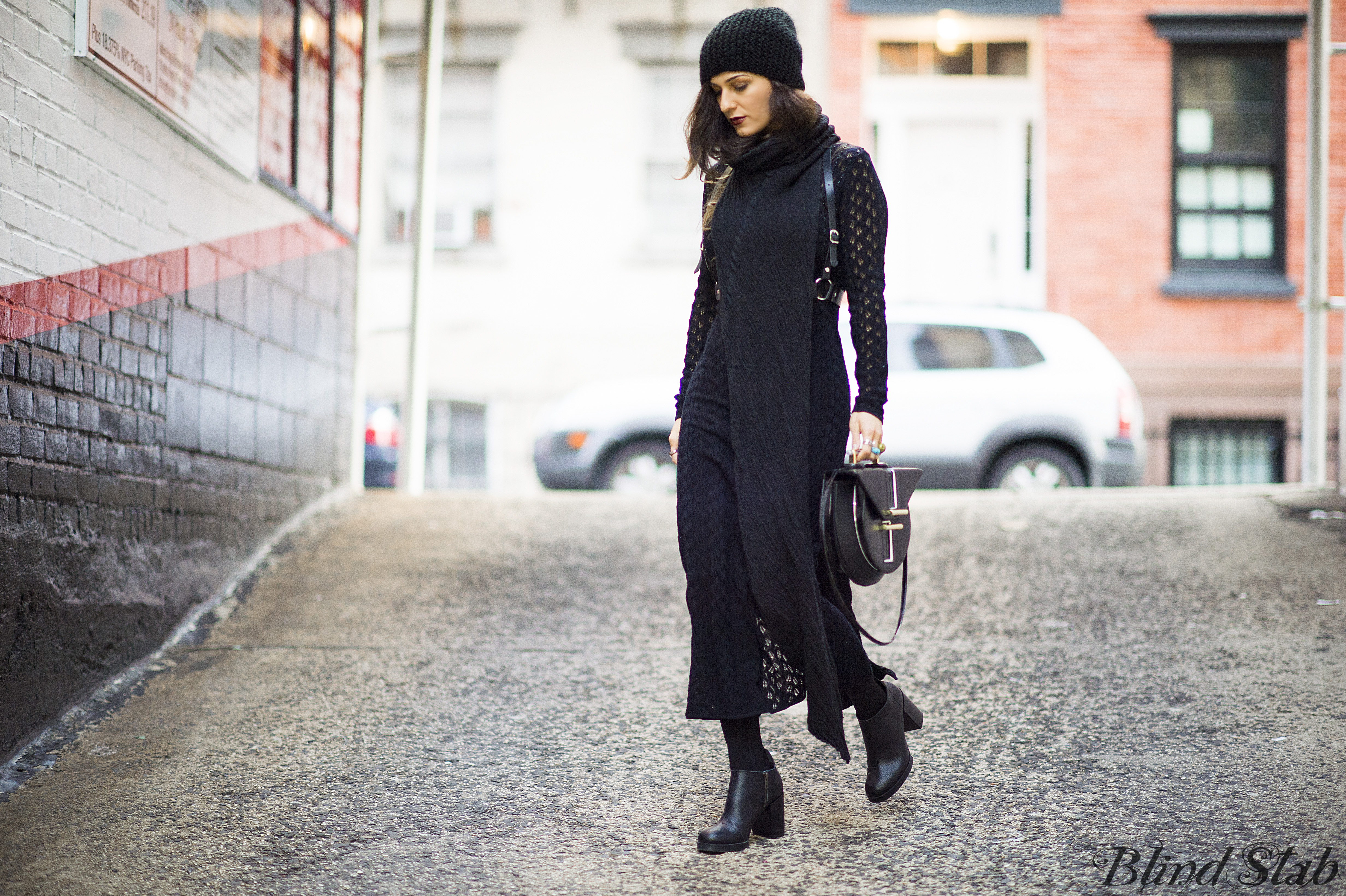 Zana-Bayne-Harness-Curvy-Woman-Black-Maxi-Dress