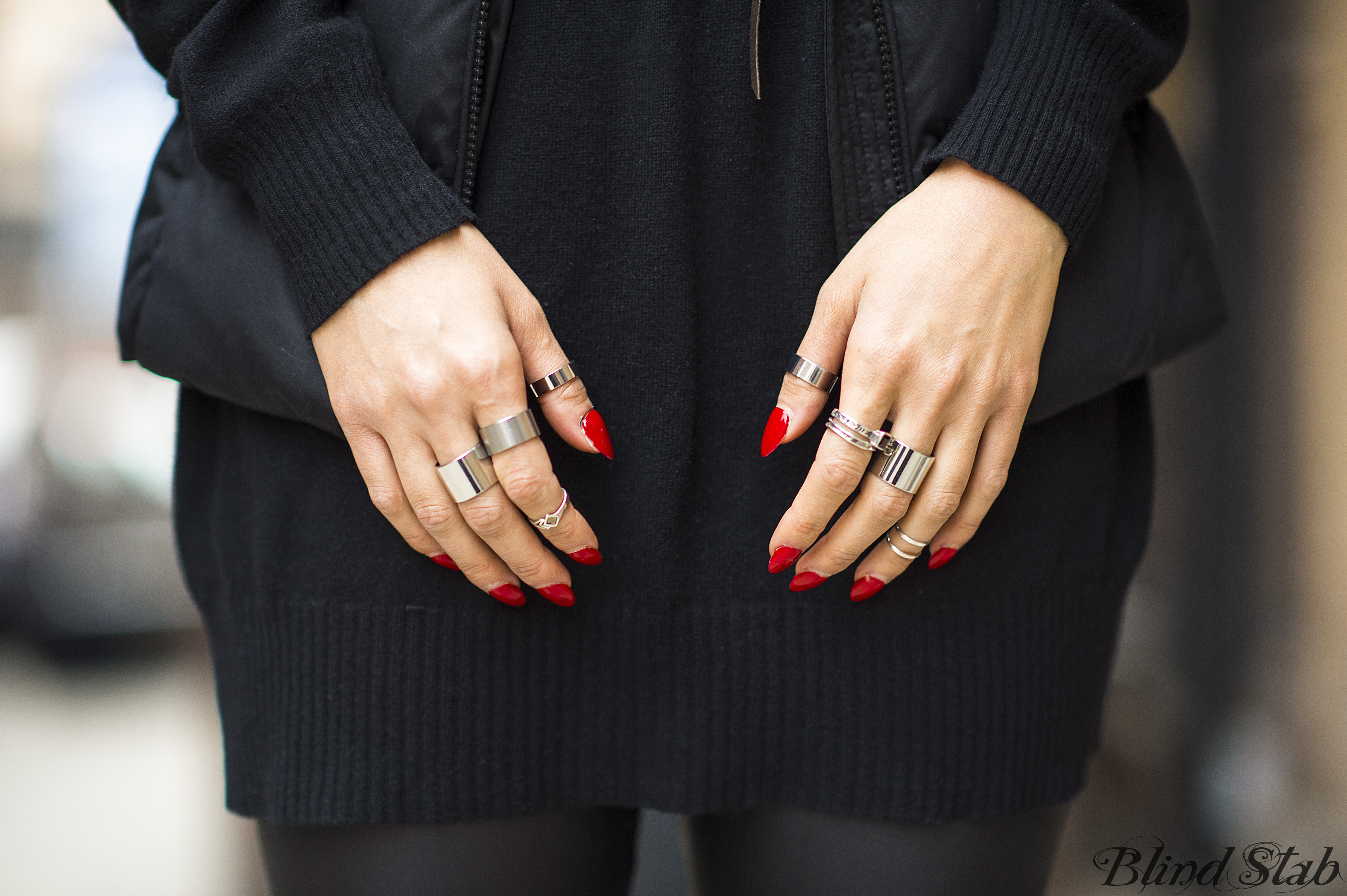 Red-Pointy-Acrilyc-Nails-Silver-Stacked-Rings