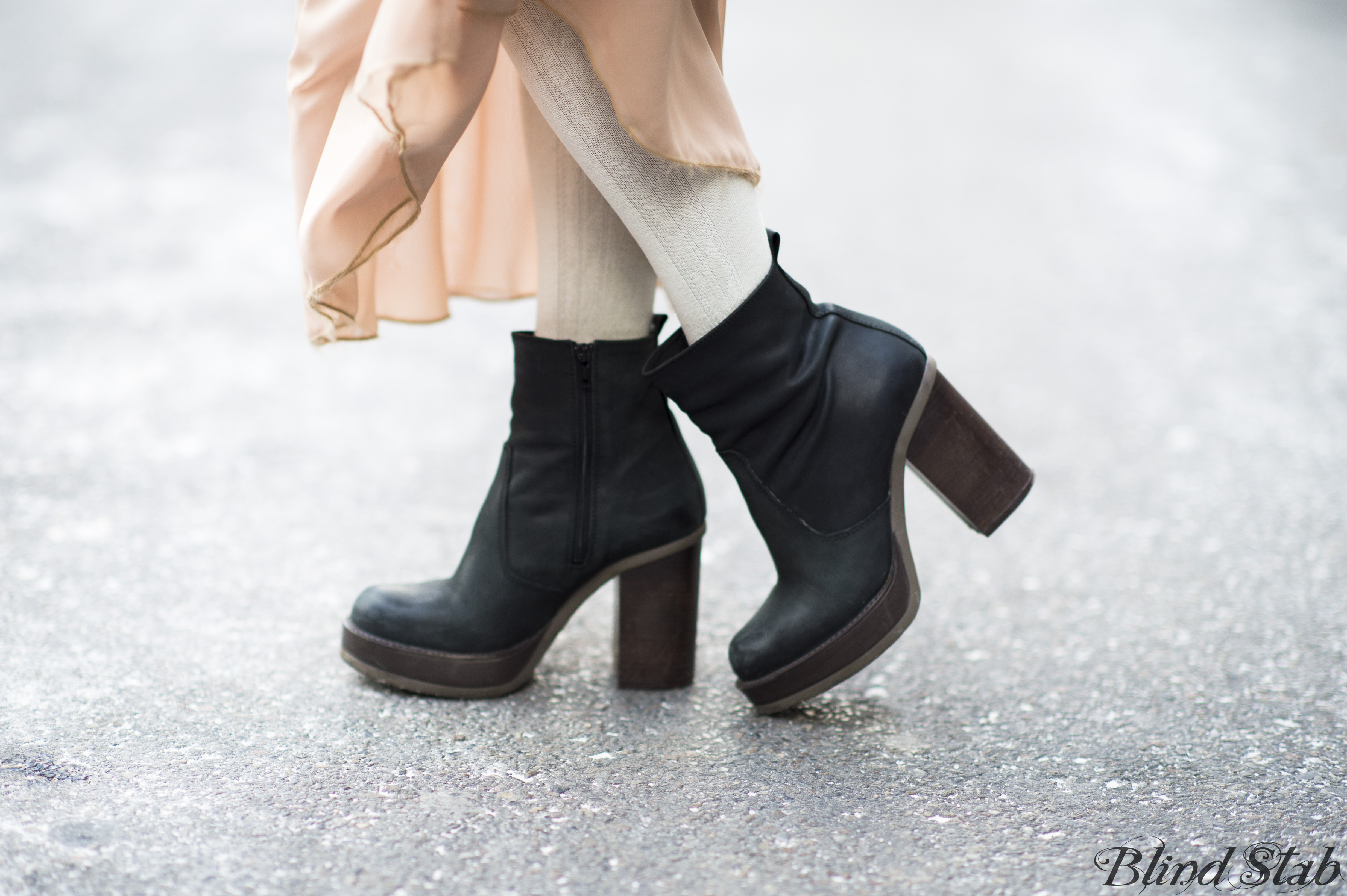 New-York-Street-Style-Faux-Fur-Vest-Maxi-Skirt