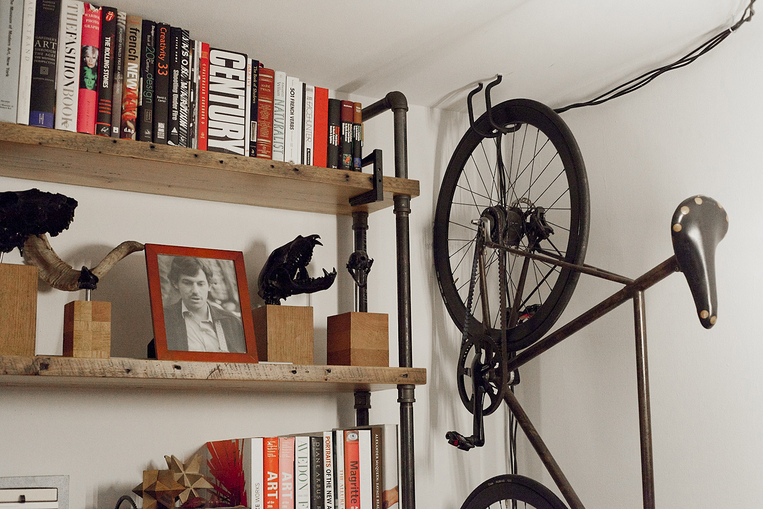 Cool-New-York-City-Apartment-NYC-Soho-Pipe-Closet