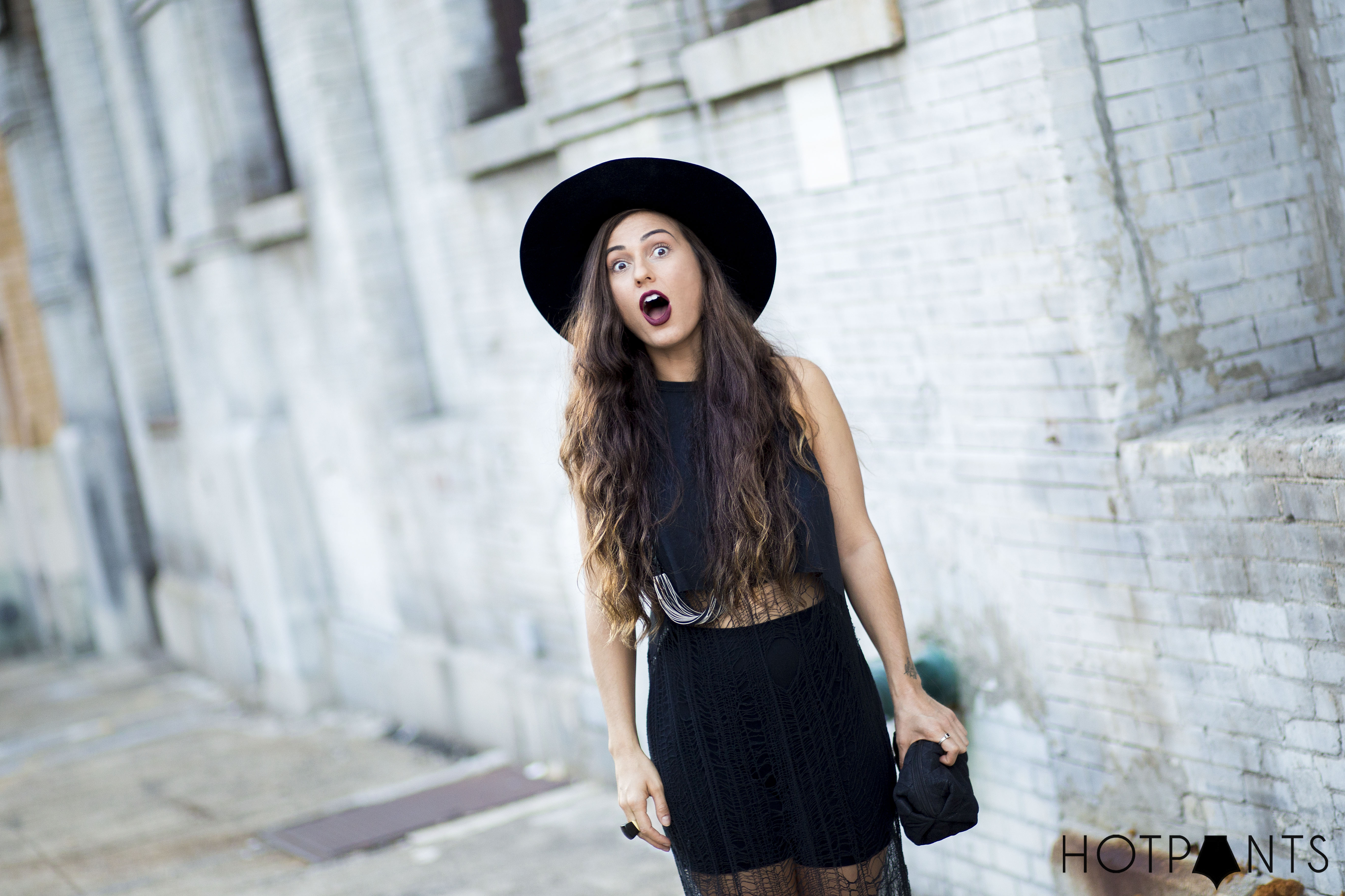 Curvy Woman New York Fashion Street Style Long Hair Blogger