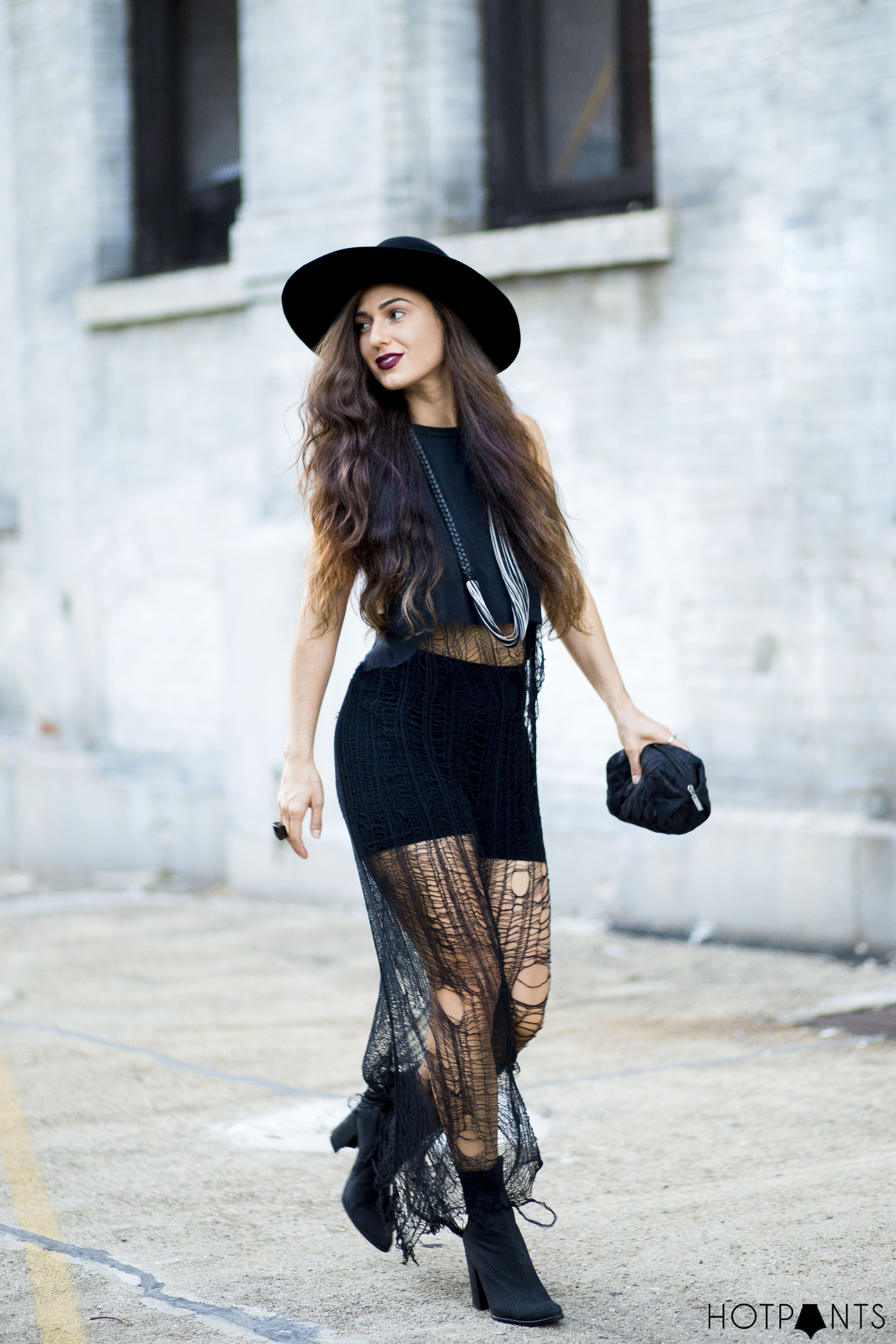 Curvy Woman New York Fashion Street Style Long Hair Blogger