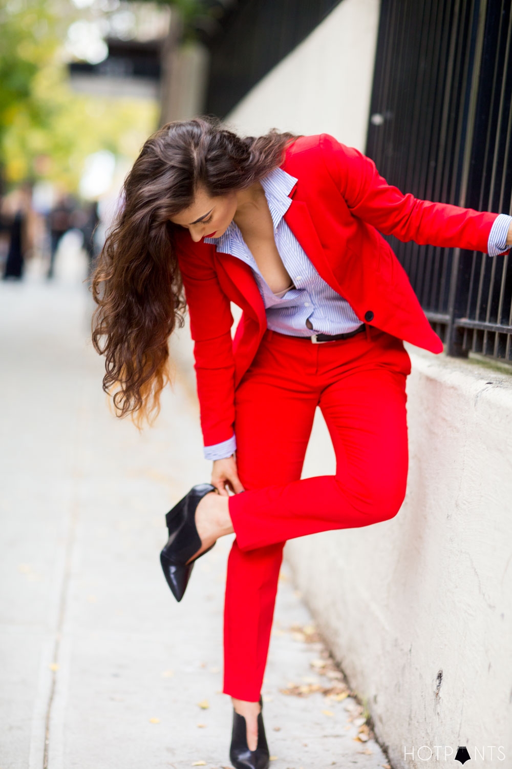 Do The Hotpants Dana Suchow Red Suit Womens Pantsuit Blazer Work Outfit Fashion 28