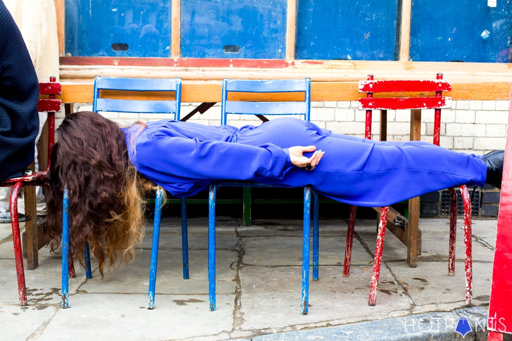 Do The Hotpants Dana Suchow Blue Jumpsuit Model Blogger Girl in front of Graffiti London Street Art IMG_4985