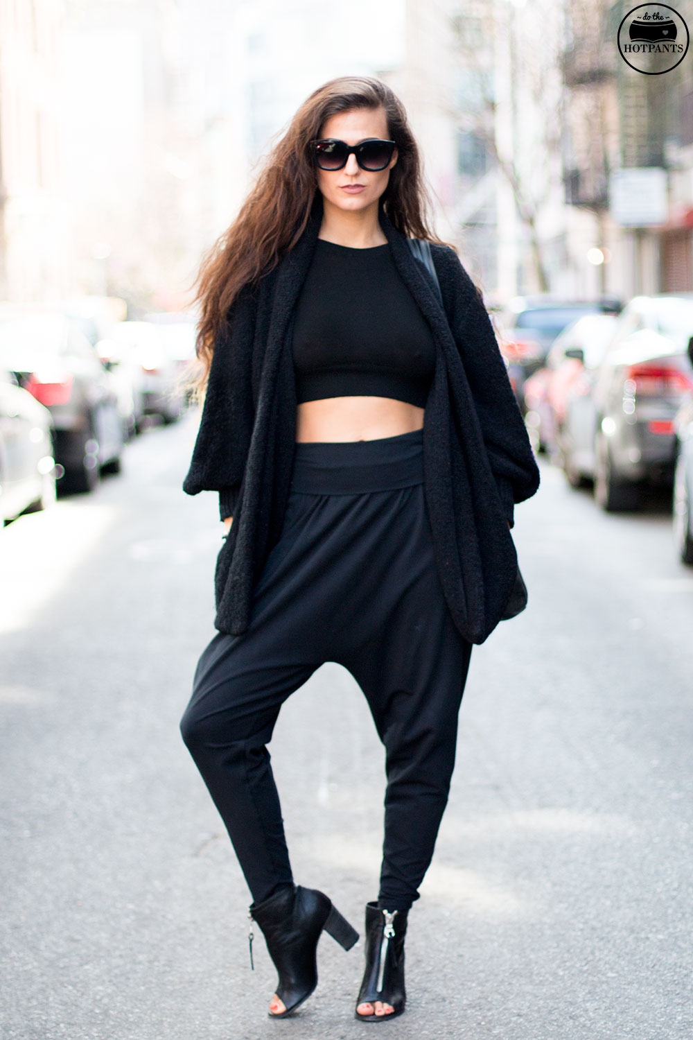 Do The Hotpants Dana Suchow Black Outfit Goth Curvy Woman Midriff Crop Top Harem Pants IMG_6147