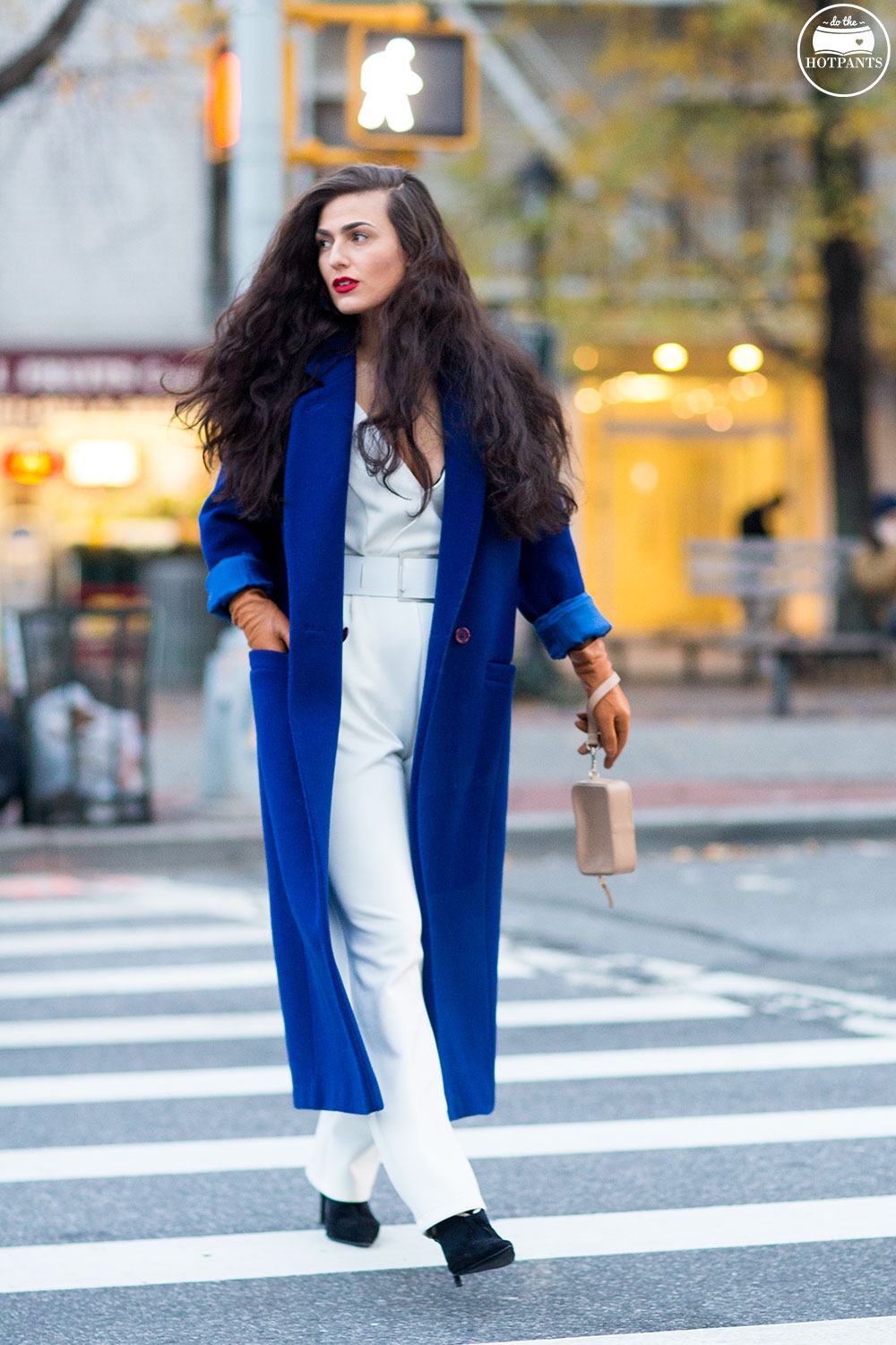 Do The Hotpants Dana Suchow White Jumpsuit Navu Blue Peacoat Trench Coat Jacket Red Lipstick Long Hair Woman MJJ_9874