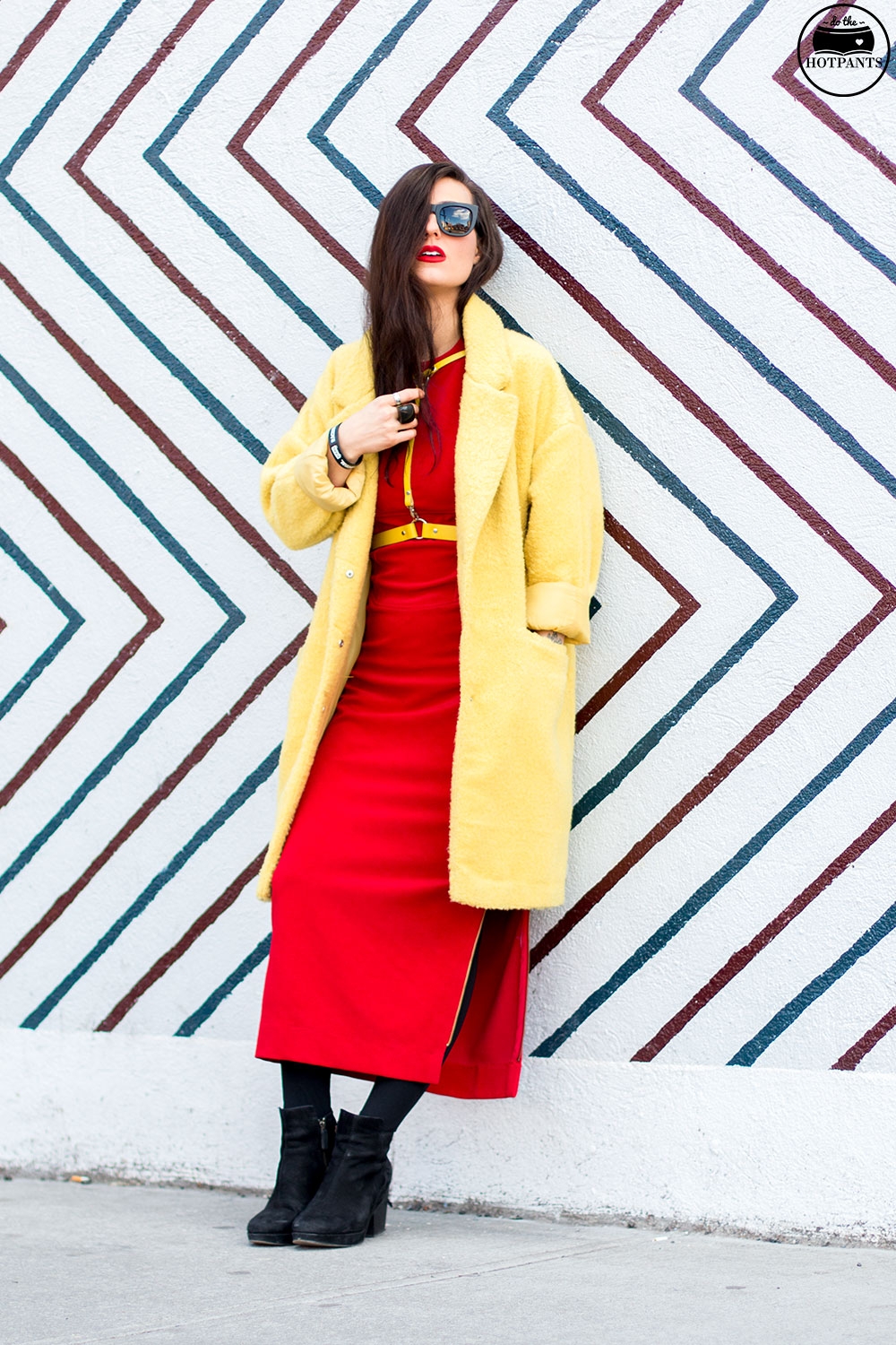 Do The Hotpants Dana Suchow Yellow Jaket Zana Bayne Harness Red Dress Bright Colored Outfit New York City Streetstyle IMG_7884